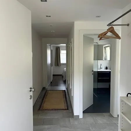 Mit Garten Und Panoramablick In