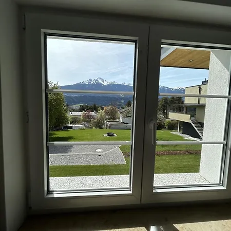 Mit Garten Und Panoramablick In Innsbruck
