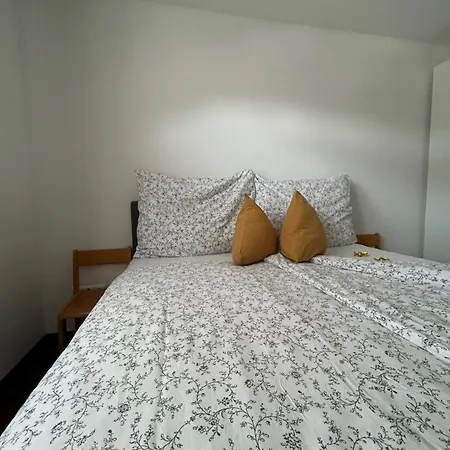 Mit Garten Und Panoramablick In *