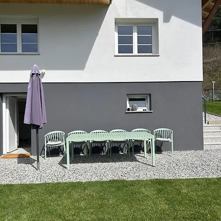 Mit Garten Und Panoramablick In *