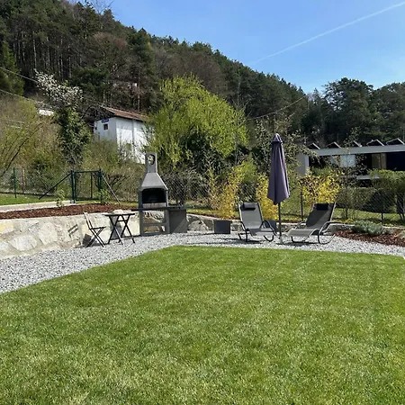 Mit Garten Und Panoramablick In アパート インスブルック