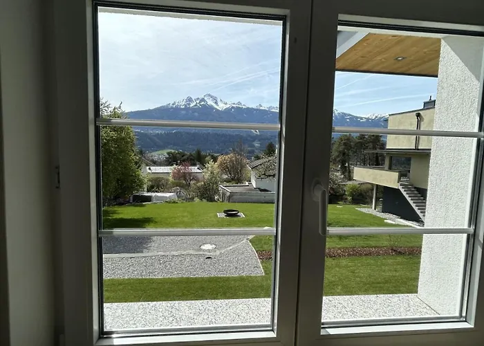 Mit Garten Und Panoramablick In Innsbruck