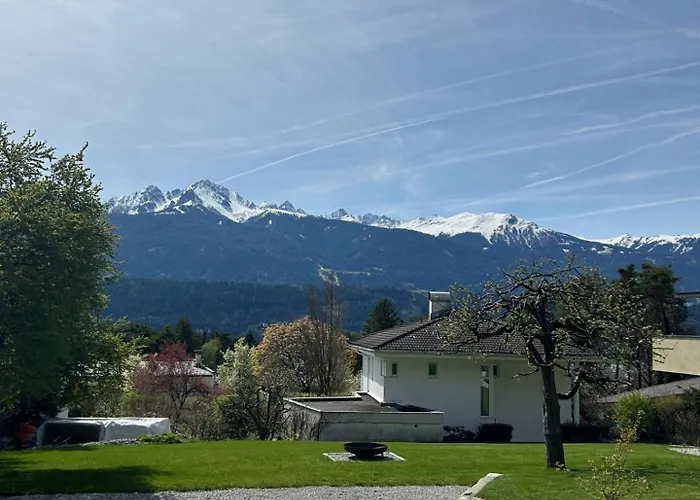 Mit Garten Und Panoramablick In