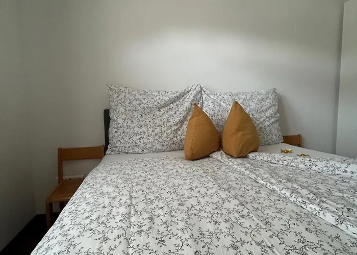 Mit Garten Und Panoramablick In *